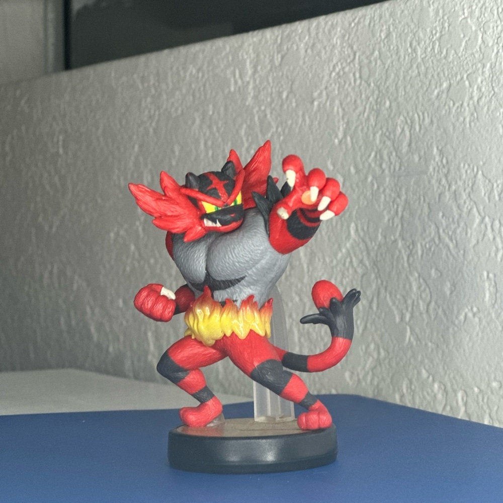 Nintendo Incineroar Amiibo